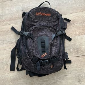 Dakine Ski/Snow backpack 20L pack - Used - black/grey with orange lining